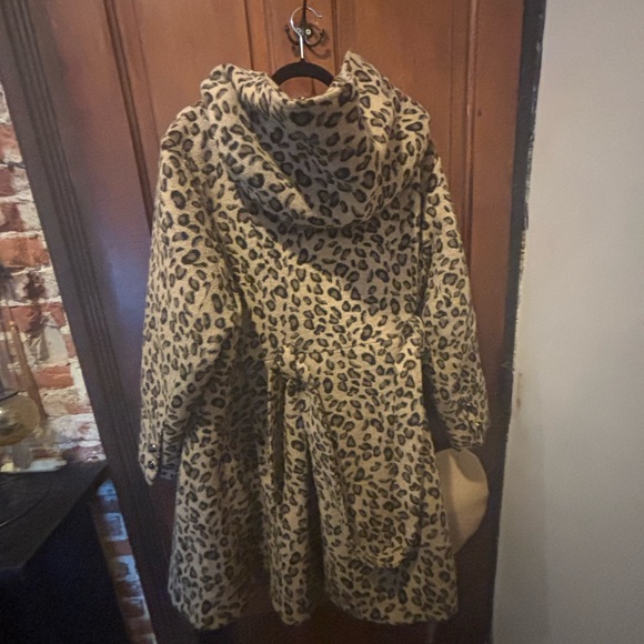 Steve Madden Leopard Print Teddy Jacket - Picture 2 of 3